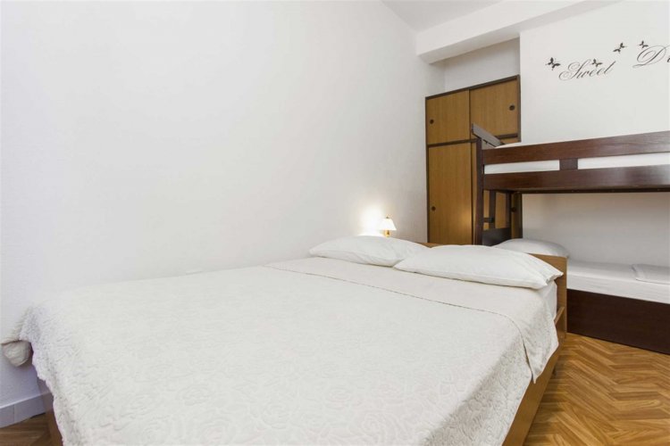 Skelin A4 studio no.1