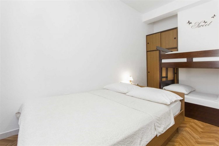 Skelin A4 studio no.1