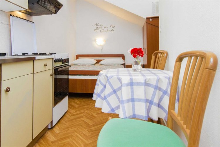 Skelin A2 studio no.2