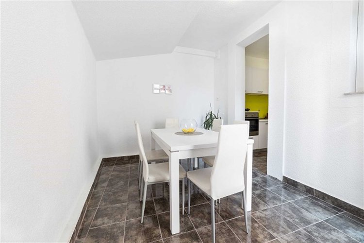 Marina 4+1 no.2 (1000-MVS)