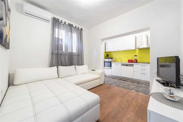 Marina 4+1 no.2 (1000-MVS)