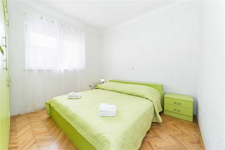 Marina 4+1 no.2 (1000-MVS)