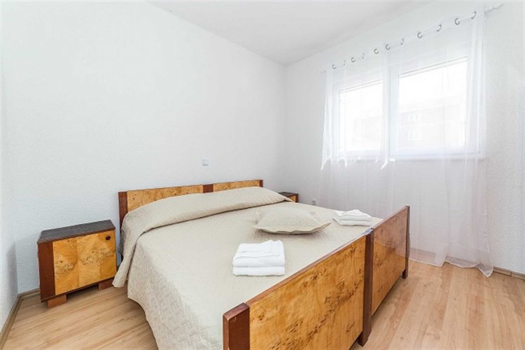 Marina 4+1 no.2 (1000-MVS)