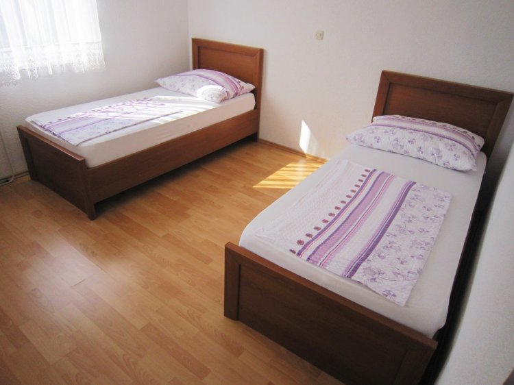 Milic A4+1 no.2 (1015-MVI)