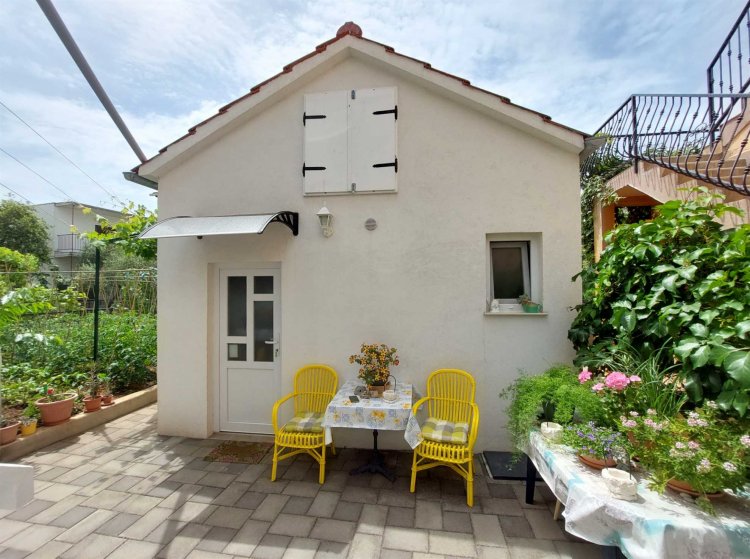 Apartment Garden house A2+1