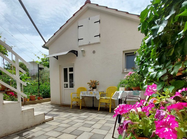 Apartment Garden house A2+1