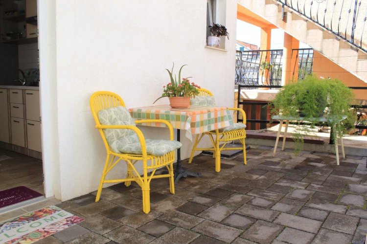 Apartment Garden house A2+1