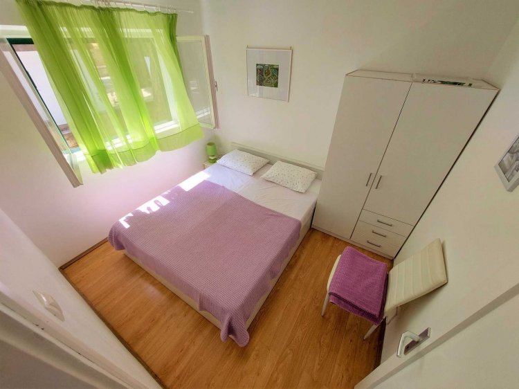 Sea front holiday home Boby 4+1