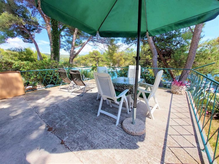 Sea front holiday home Boby 4+1