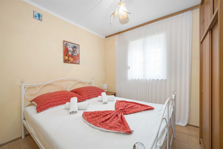 Apartment Rose Brodarica no.1 A4+1