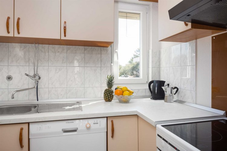 Apartment Rose Brodarica no.2 A4+1