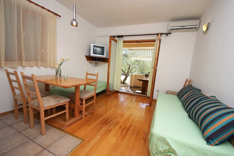 Apartment Mladena A2+2 no.1