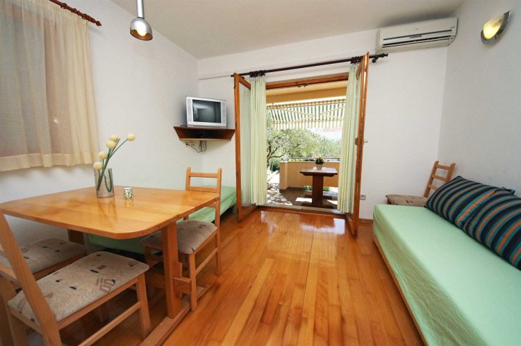 Apartment Mladena A2+2 no.1